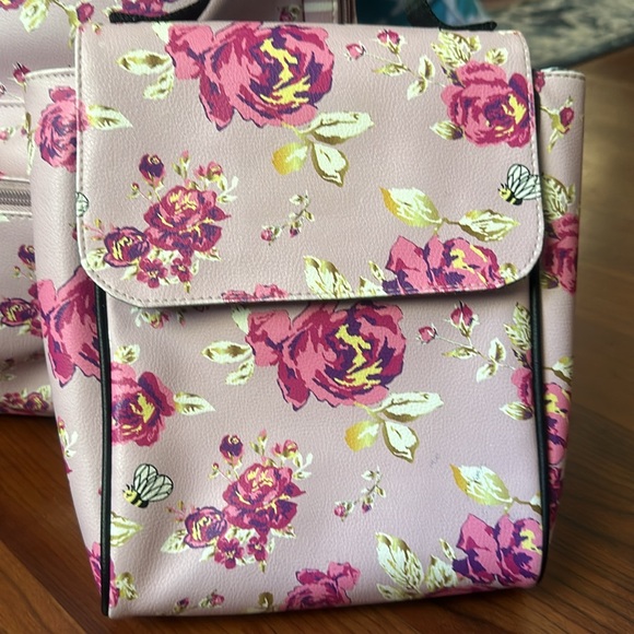 Back pack, Betsey Johnson - Picture 4 of 9